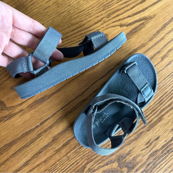 New Little Planet Carter’s Toddler Recycled Adventure Sandals - Picture 13 of 14